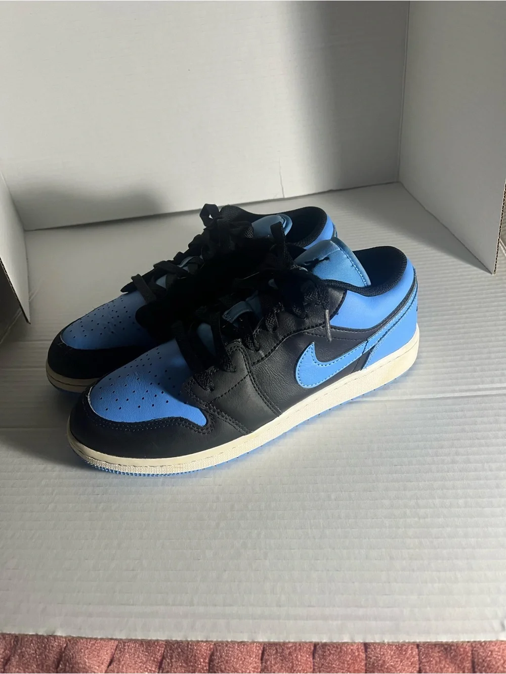 Nike Kids Low Top Sneakers in Black and Light Blue